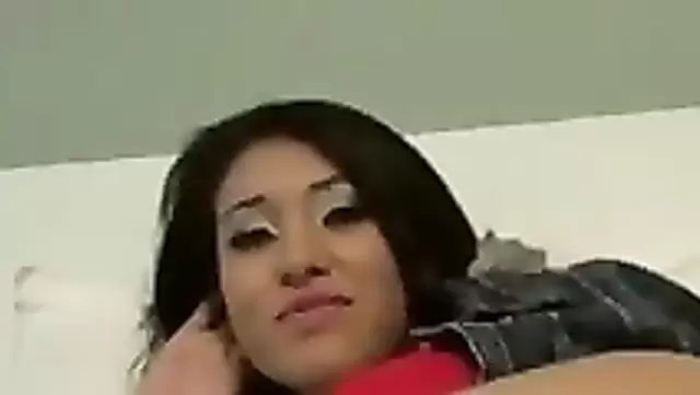 Узбечка соблазняет попкой чужого мужа